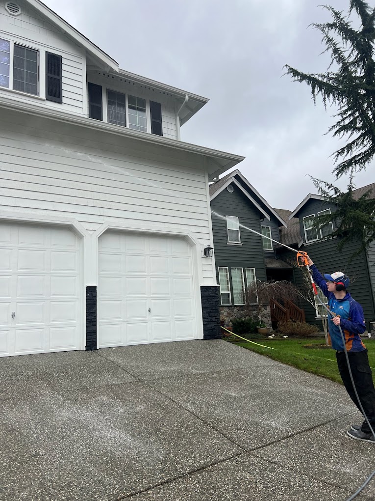 Pressure washing house siding